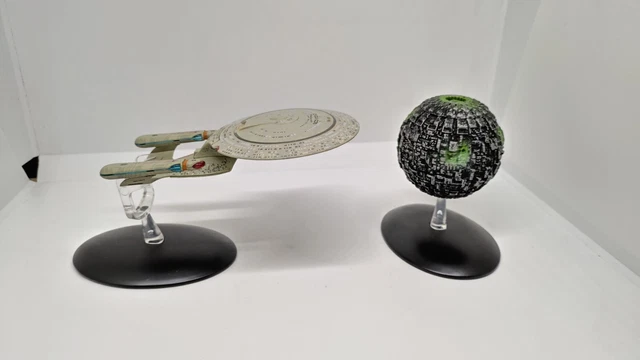 2 personaggi di Star Trek U.S.S. Enterprise Borg Sphere 2015 CBS Studios Inc.
