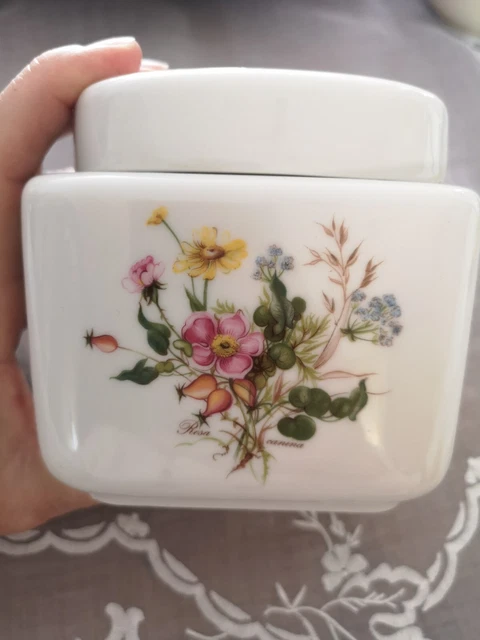 Sucrier ou bonbonnière en faïence blanche avec décor frise jaune et or