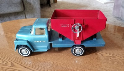 Vintage Ertl IH International Harvester Loadstar Gravity Fed Grain Truck