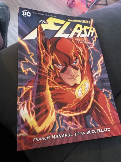 The Flash Vol. 1: Move Forward (The New 52) by Brian Buccellato, Francis Manapul