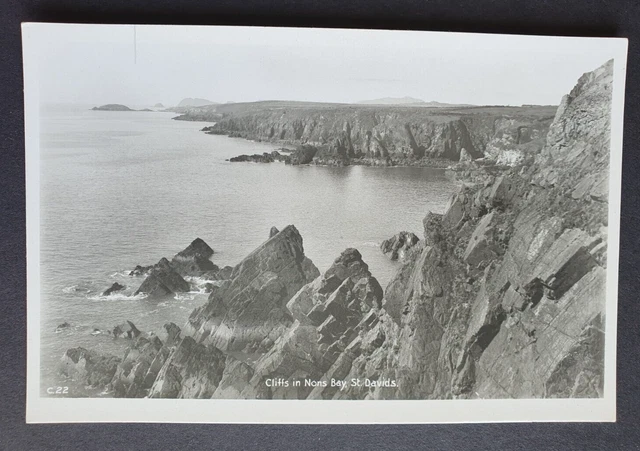 Unposted Vintage B&W RP Postcard - Cliffs in Nons Bay, St Davids (w)