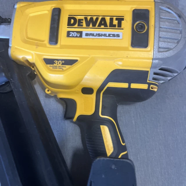 DEWALT DCN692B 20V 2-3.5" Cordless 30° Framing Nailer (Tool Only)