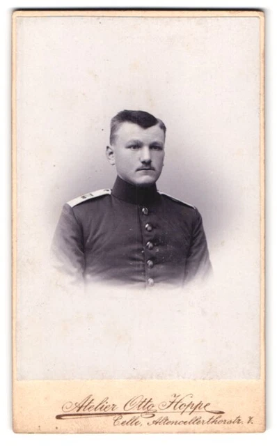 Fotografie Atelier Otto Hoppe, Celle, Altencellerthorstr. 7, Portrait Soldat in