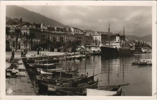 CPA Ajaccio Un coin du Port CORSICA (1077632)