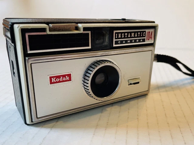 Kodak Instamatic 104 Camera W/Original Case Vintage 1960’s