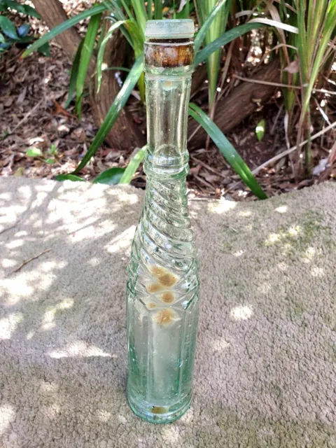 https://www.picclickimg.com/J54AAOSwbxZlhO7d/Antique-salad-oil-twirly-bottle-with-original-stopper.webp