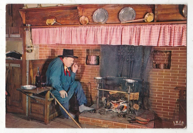 CARTE POSTALE FOLKLORE en auvergne l ' heure de la réflexion
