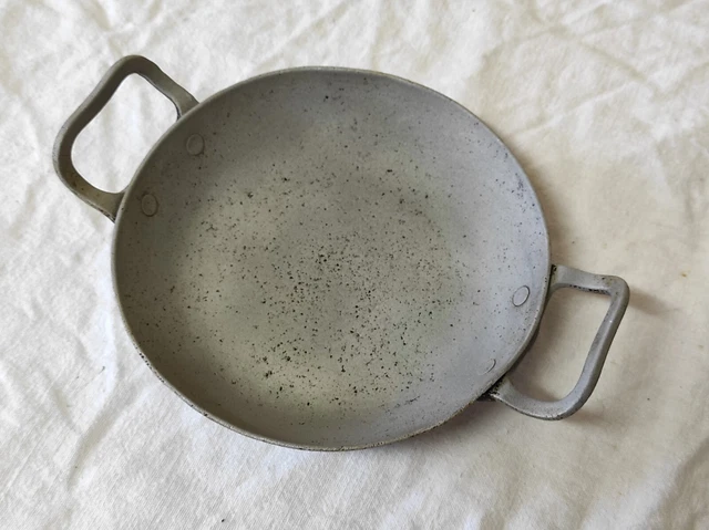 Ancien Plat Ovale En Aluminium Tournus Unis France - Longueur 32 Cm