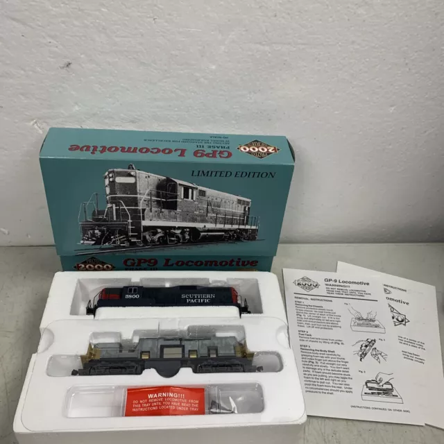 HO Life Like Proto 2000 GP9 SOUTHERN PACIFIC #3815 Model #21647 With DCC/Sound