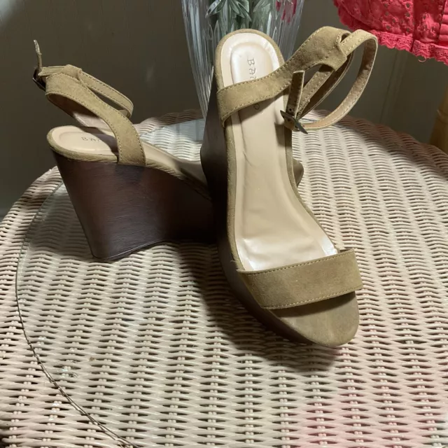 Bamboo Platform Sandals. Size 8