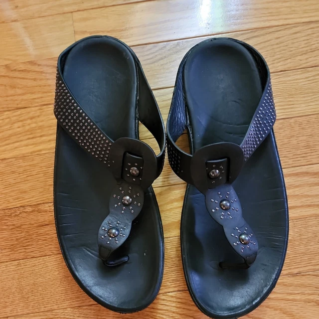 Fitflop Women's Black Leather Thong Sandals With Studs Sz. 10.
