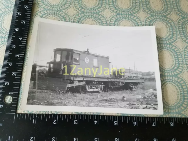 A115 VINTAGE TRAIN ENGINE PHOTO Railroad UNIDENTIFIED CAR MILWAUKEE, WI 1955