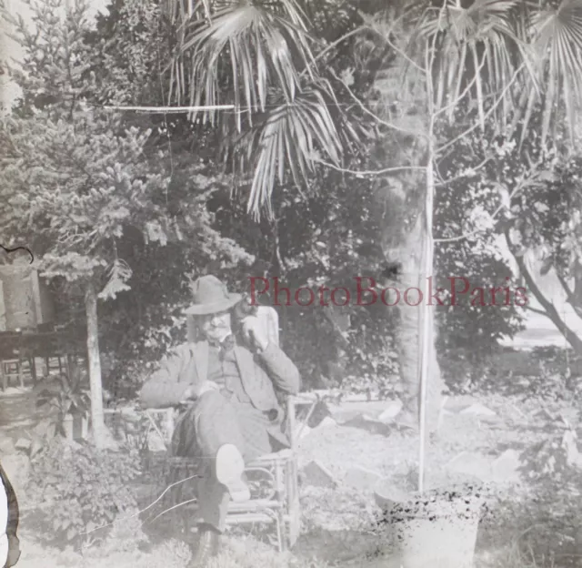 Homme dans son jardin c1920 Photo Plaque de verre Stereo Vintage P30L7n8