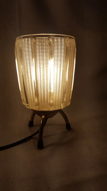 Petite lampe trois pieds en laiton et verre cylindrique strié, design 70