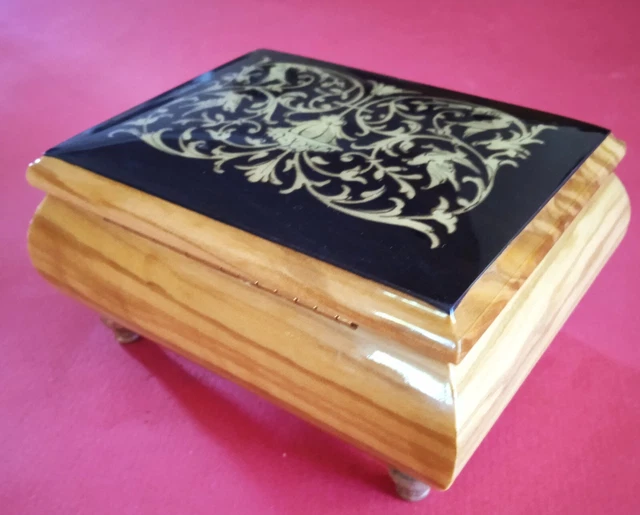 Boîte à Musique & Coffret à Bijoux En Bois Laqué - Chine - Occasion Bon état