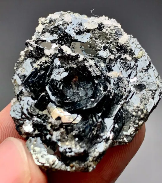 97 Cts Beautiful Flower 🌹 Shape Hematite Crystal from Skardu Pakistan
