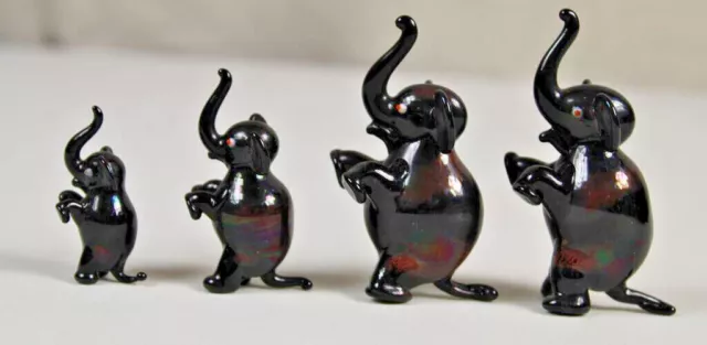 B5/ 4 ältere Miniatur Figuren - Elefanten von ca. 4 bis 7 cm - Porzellan o. Glas