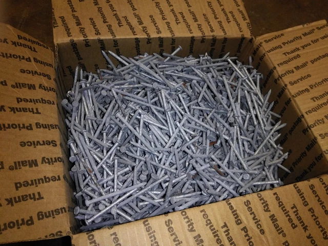 TREE ISLAND 2 1/2" COMMON NAILS GALVANIZED, 25 pounds