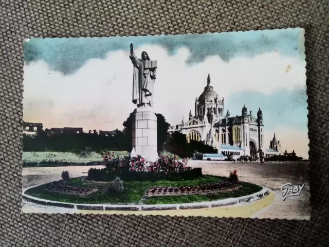 Cpa Lisieux Statue De Sainte Thérèse Et La Basilique