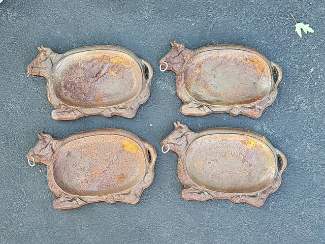 Vintage LOT OF 4 CAST IRON COW Shape Steak Platters **RUSTED*AS IS