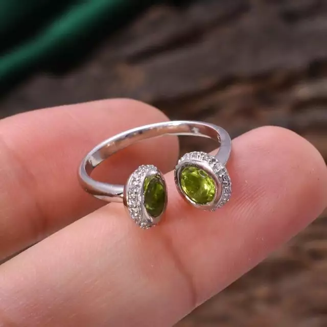 92.5 Sterling Silver 2.4 Gram Ring Earth Mined Natural Peridot Round Gemstone