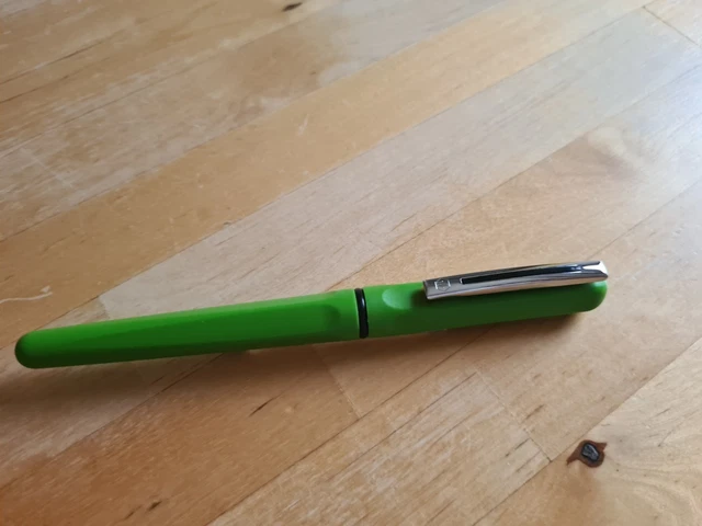 Stylo Plume Waterman Jif Jiffie Blanc/noir - As De Pique, état Neuf, Système à Cartouches, France