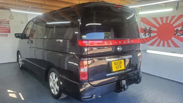 NISSAN ELGRAND E51 3.5 automatic towbar leather 8 seats curtains