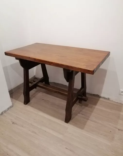 Tavolo in legno 65x125 cm + 4 sedie in legno in buono stato.