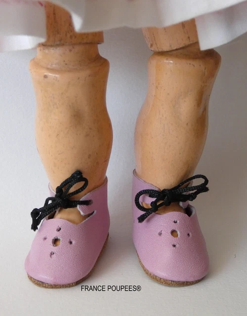Belles chaussures en cuir Old Lady pour grande poupée