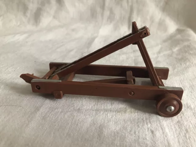 Figurine Timpo : catapulte pour romains ou chevaliers Moyen Âge. Pour pièces.