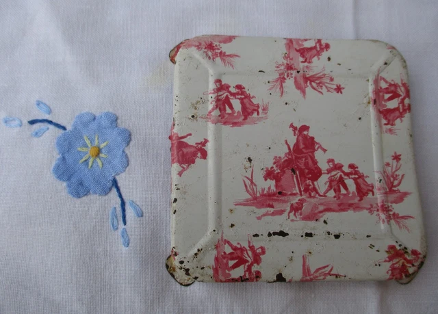 Jouet ancien dînette dessous de plat métal thème Toile de JOUY ROUGE