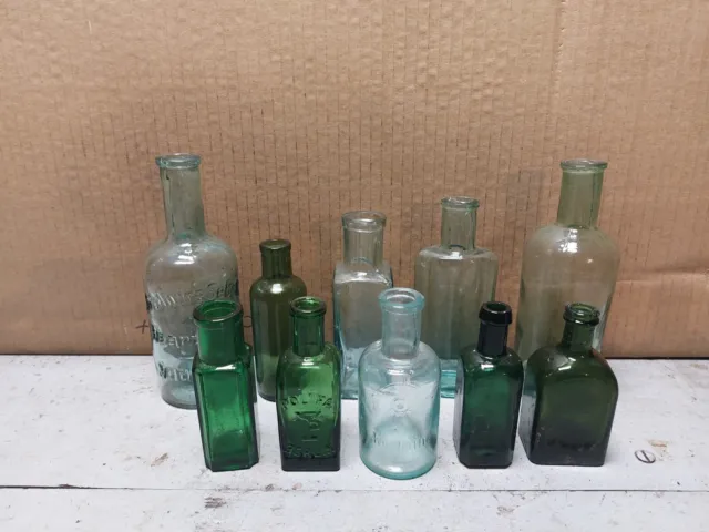 10  alte  grüne Apothekerflaschen v.1945