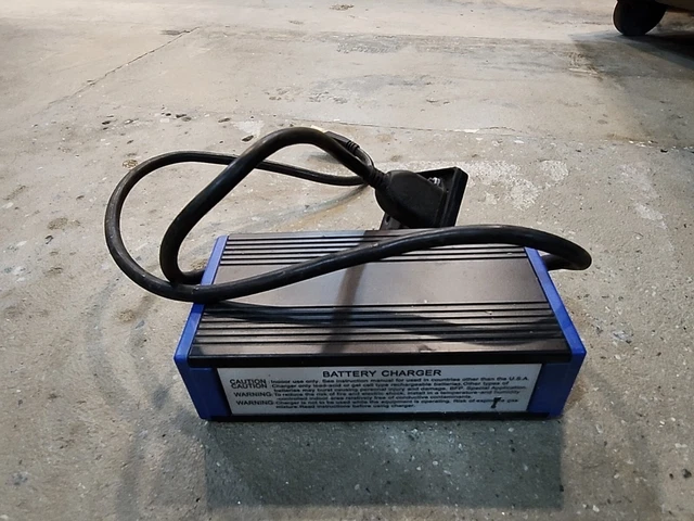 Cargador de batería a bordo 24V 3A listo M50, M51, M61 WS80-1 enchufe cuadrado PROBADO