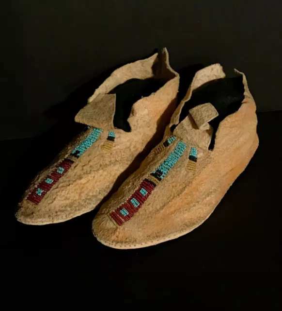Plains Sinew Sewn Beaded & Ochre Painted Hide Moccasins,Excellent, C1900, Nr! Plains Sinew Sewn Beaded & Ochre Painted Hide Moccasins,Excellent, C1900, Nr!