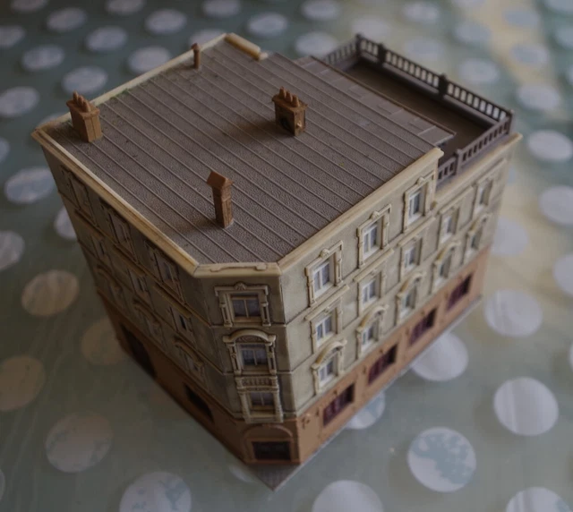 Maquette POLA échelle N – Immeuble Avec Magasin – Réf 327 – Neuf