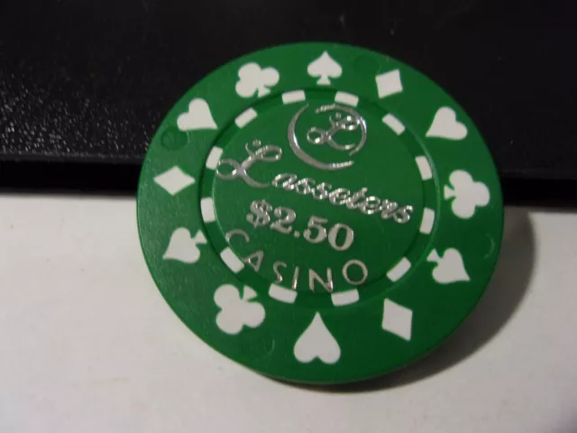 LASSETERS CASINO $2.50 casino gaming poker chip - Alice Springs, NT, Australia