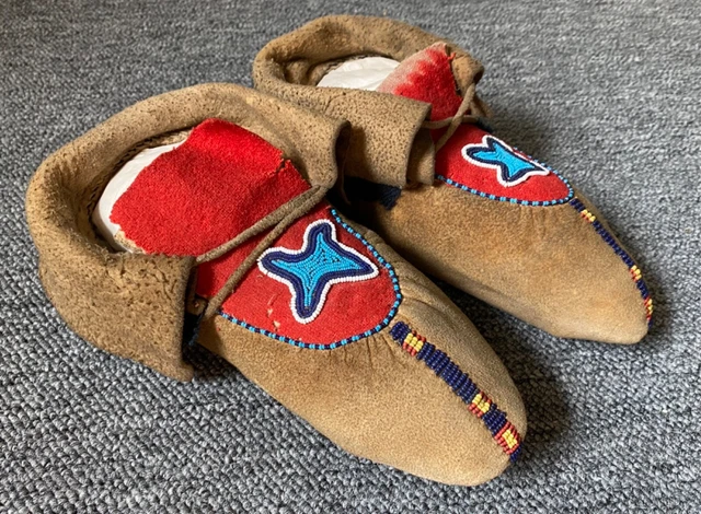 Antique PAIR of NORTHERN SOFT SOLED MOCCASINS w BEADWORK, c. 1880s