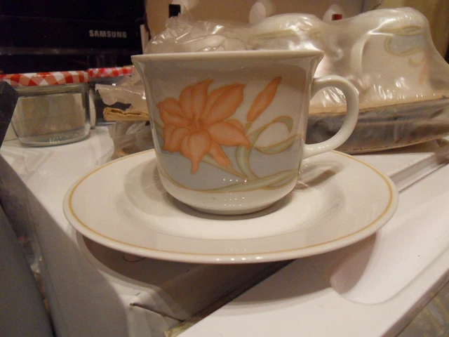 Balvi Kaffeetassen-Set Tulip - 2 Tassen & Teller In Tulpenform Aus Keramik