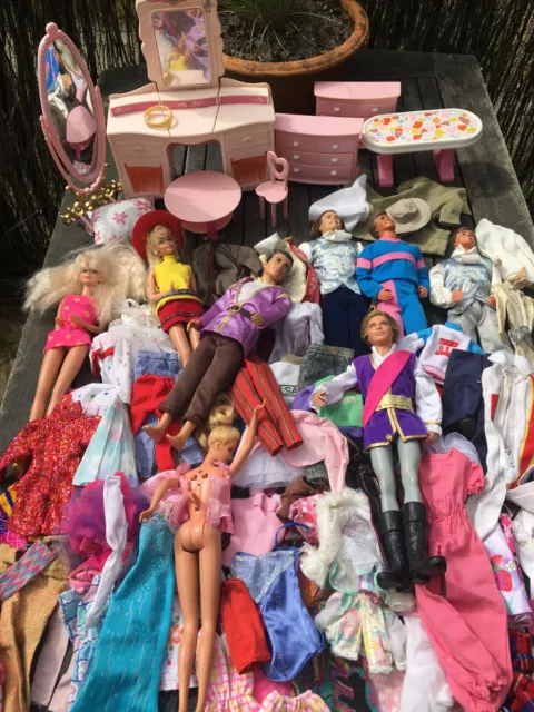 Barbie Ken gros lot de poupées et vêtements toutes périodes