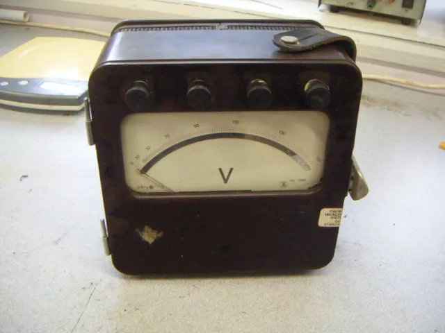 Voltmetro gamma 150 V. Test e misurazione vintage.