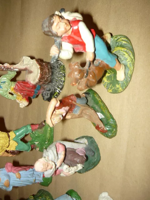 Statuine Del Presepe In Composizione Vari Soggetti Re Magi Pecore Etc 3