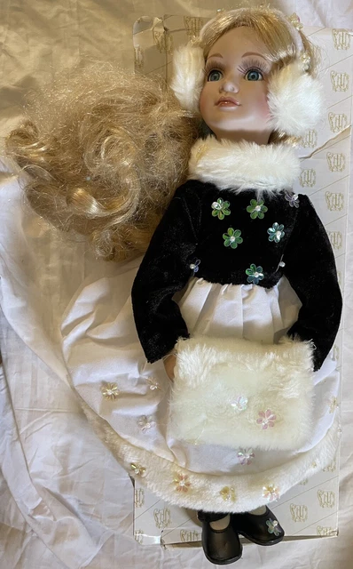Vintage Porcelain RARE Heritage Signature Collection Samantha Snow Doll #10820