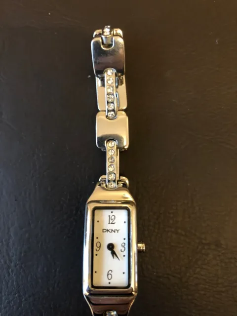 Dkny Silver Coloured Ladies Watch With Chain Bracelet Enhanced With Crystals