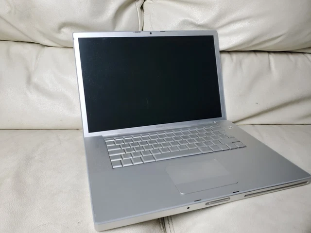 APPLE Macbook Pro 15" 2007 A1226 INTEL Core 2 Duo *no alimentatore.