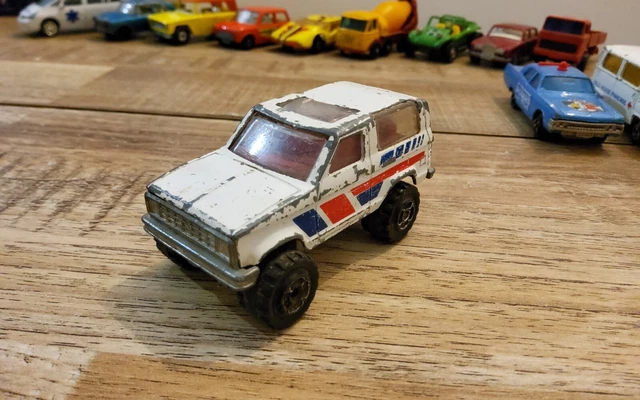 Voiture Miniature Hot Wheels 1/64 Ford Escort 1994 - Crack Ups - Made In France, Occasion