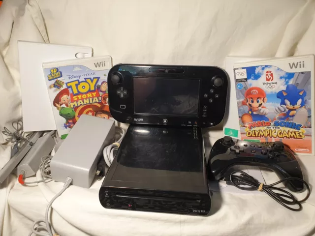 Nintendo Wii U 32GB Deluxe Bundle color negro