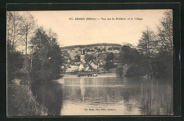CPA Armes, Vue sur le Perthuis et le Village