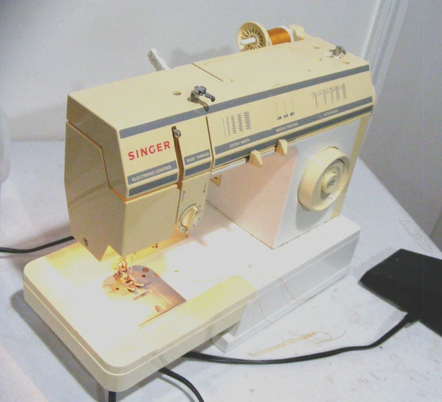 SINGER 57817C SEWING Machine, open-arm / flatbed portable + lots of