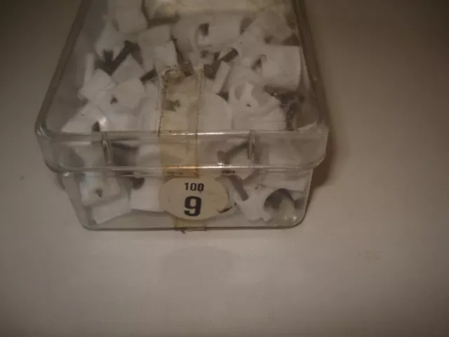 100  Cavaliers/ Pontets Plastiques Attache pour Câble  Diamètre 9 mm