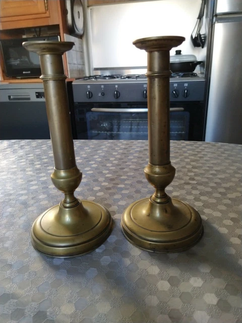 Ancienne paire de bougeoire en laiton a faire briller et a restaurer